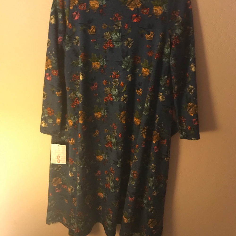 **NEW WITH TAGS**, size small LuLaRoe Sarah duster - Picture 2 of 5